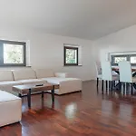 Piscina La Trinita 코르시아노