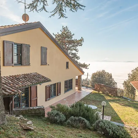 Piscina La Trinita コルチャーノ