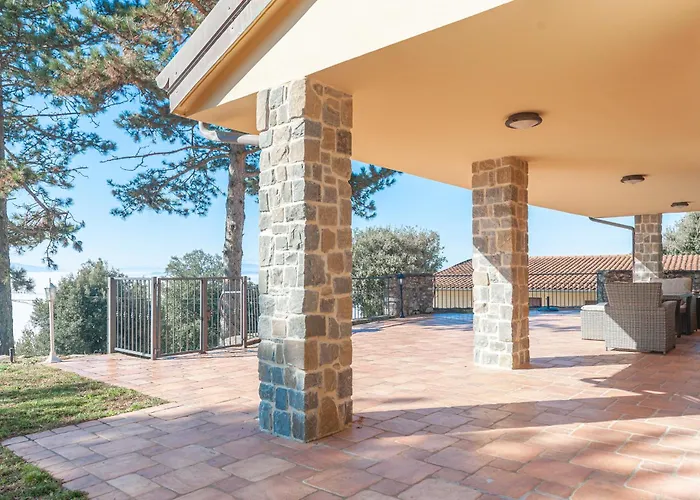 Piscina La Trinita ヴィラ コルチャーノ