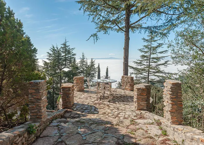 Piscina La Trinita ヴィラ コルチャーノ