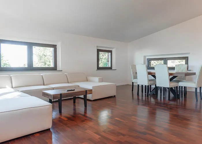 Piscina La Trinita コルチャーノ