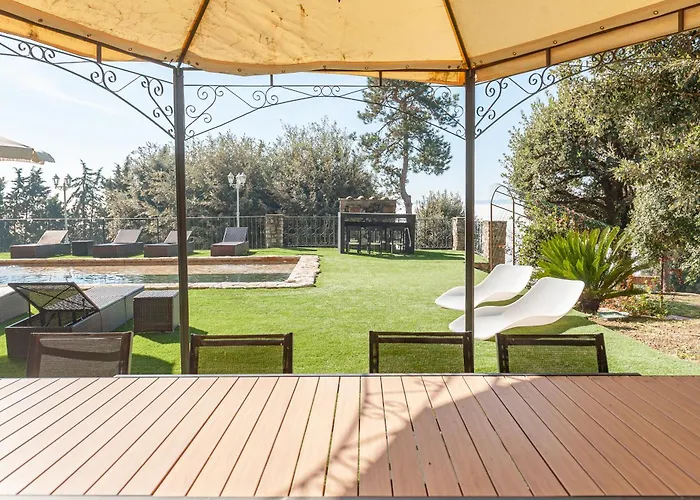 Piscina La Trinita コルチャーノ