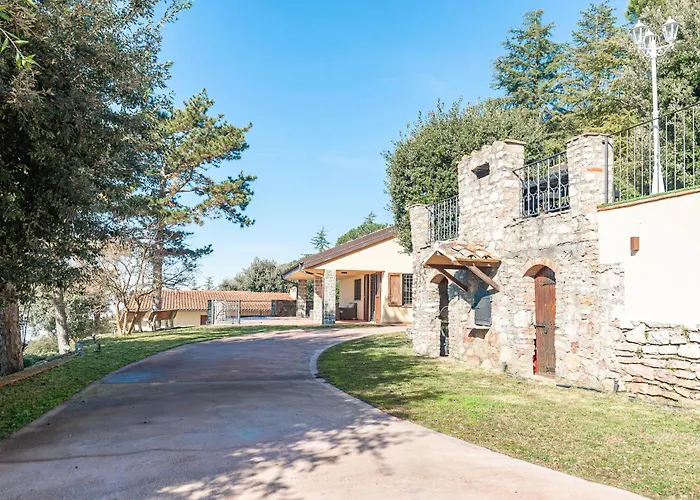 Piscina La Trinita ヴィラ コルチャーノ