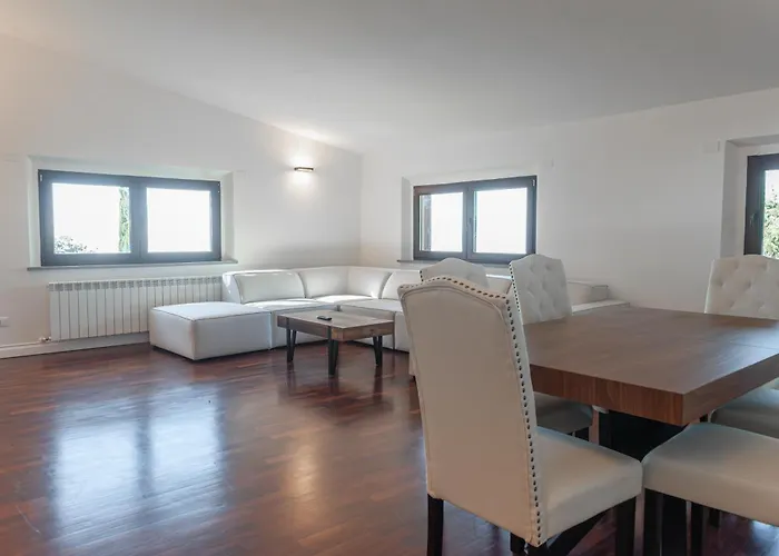 Piscina La Trinita *