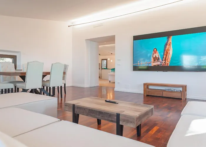 Piscina La Trinita コルチャーノ