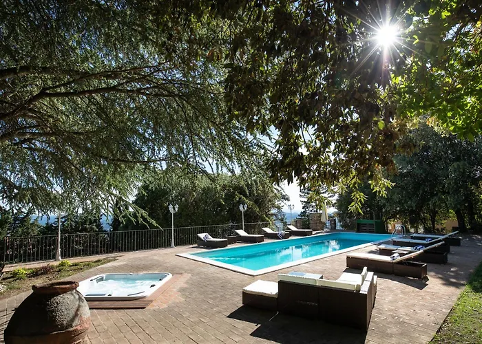 Piscina La Trinita ヴィラ コルチャーノ